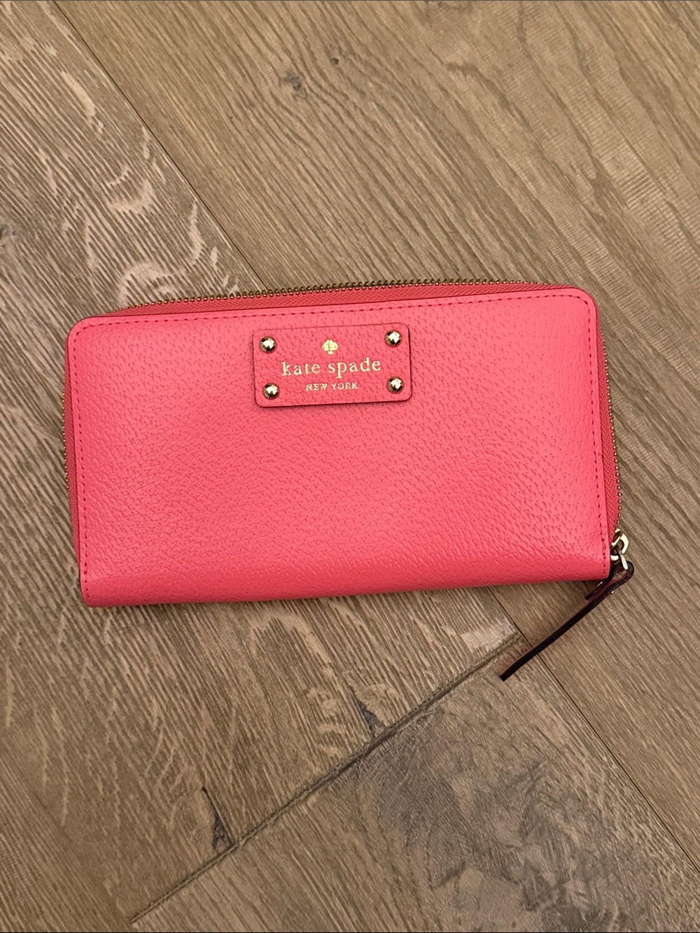 NEVER USED Kate Spade Coral Pink Pebbled Zip Wallet with Gold Hardware